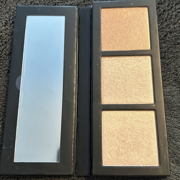 4 Eyeshadow palettes and MAC highlighter palette - Picture 3 of 16